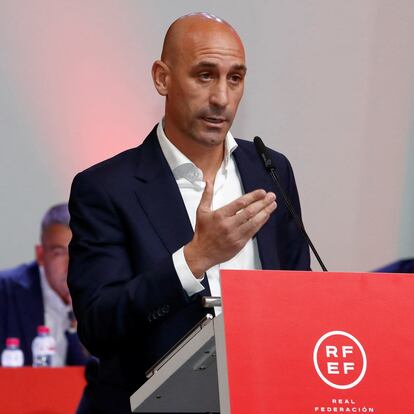 Soccer Football - Spanish Soccer Federation Meeting - Ciudad Del Futbol Las Rozas, Las Rozas, Spain - August 25, 2023  President of the Royal Spanish Football Federation Luis Rubiales announces he will be staying as president during the meeting RFEF/Handout via REUTERS  ATTENTION EDITORS - THIS IMAGE HAS BEEN SUPPLIED BY A THIRD PARTY. NO RESALES. NO ARCHIVES  THIS IMAGE HAS BEEN SUPPLIED BY A THIRD PARTY.