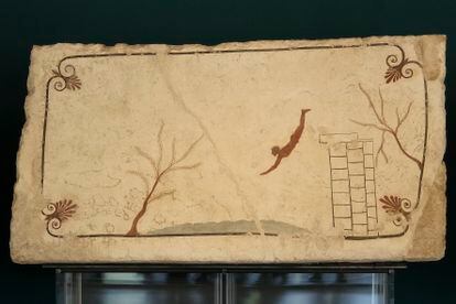 Fresco conocido como Il Tuffatore conservado en el museo arqueológico de la ciudad de Paestum, cerca de Salerno.