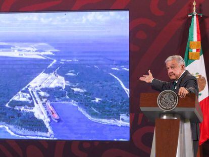 López Obrador habla de la mina Calica Sac-Tun, de Vulcan Materials Company, en una conferencia matutina, en noviembre de 2023.