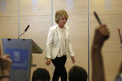 Esperanza Aguirre, tras la comparecencia de abril en la que anunció su dimisión como portavoz del PP en el Ayuntamiento de Madrid