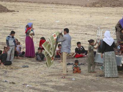 Yazid&iacute;es desplazados por la persecuci&oacute;n de los yihadistas, cerca de la frontera con Siria. 