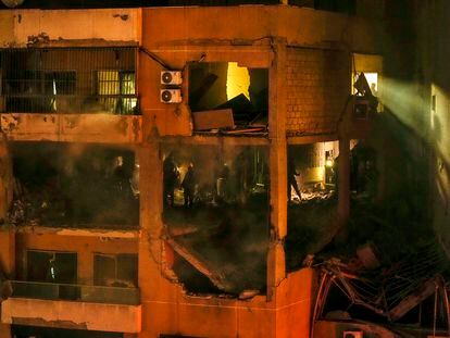 Aspecto del edificio después de la explosión que mató al número dos de Hamás, Saleh al Aruri, este martes en Beirut (Líbano).