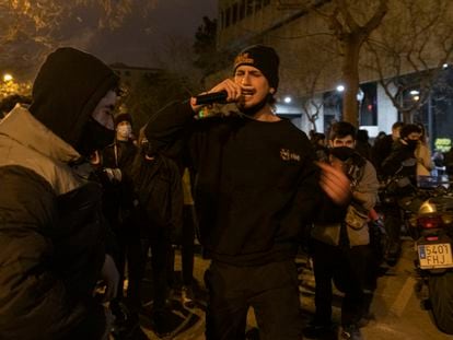 Disturbios y destrozos tras una manifestación en defensa de la libertad de Pablo Hasél.