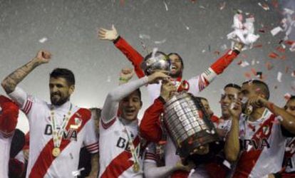Jugadores del River celebran su victoria en la Libertadores 2015