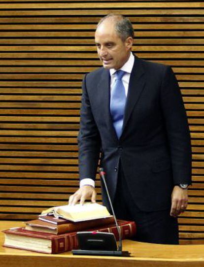 Camps jura su cargo como presidente de la Generalitat valenciana.