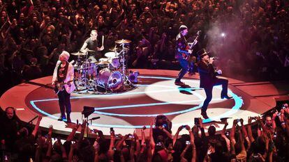 El grupo U2 durante un concierto en Berlín (Alemania)