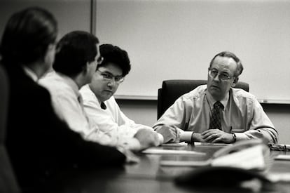 Kenneth Starr prepares to testify in the impeachment trial of then-President Bill Clinton on November 13, 1998.
