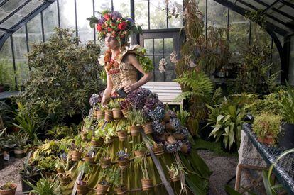 &#039;Mobile Garden Dress&#039;, de Nicole Dextras (2011), que se exhibe en el MUSAC.