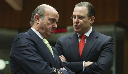 Luis de Guindos y el ministro sueco de Economía, Anders Borg, este martes.
