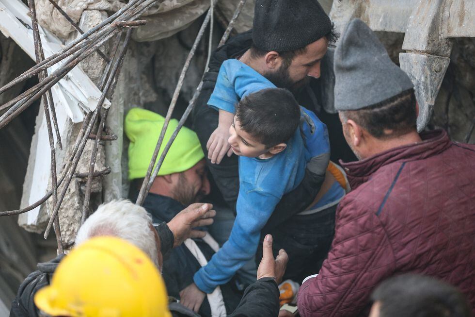 El rescate de un niño después de 52 horas