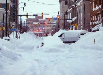 As ruas de Buffalo nesta segunda-feira, em imagem divulgada pelo gabinete do governador de Nova York. 
