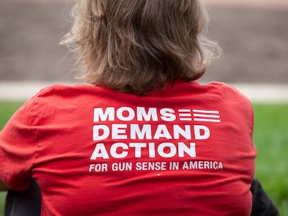 Una participante en una manifestación a favor del control de armas en Columbus, Ohio, el 13 de junio de 2022.