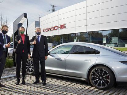 Iberdrola y Porsche se alían para promover la recarga ultrarrápida de coches eléctricos en España.