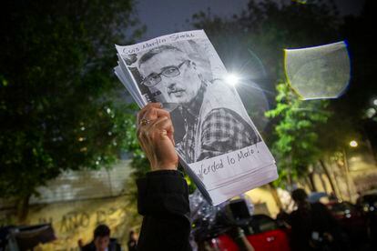 Una fotografía de Luis Martín Sánchez en la protesta frente a la secretaría de Gobernación, en Ciudad de México, el 10 de julio.