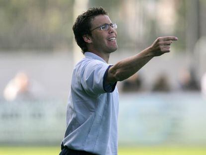 Rubi, dando instrucciones durante un partido del Girona.