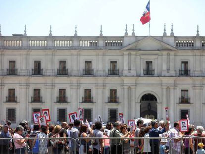 Familiares de desaparecidos chilenos exigen el fin de los beneficios penitenciarios a los condenados por violaci&oacute;n de los derechos humanos durante la dictadura.