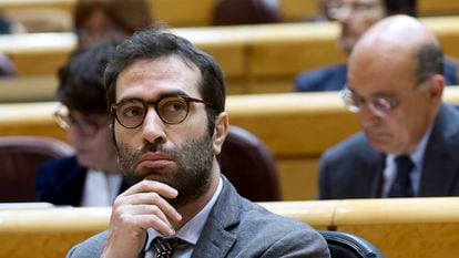 El ministro de Economía, Comercio y Empresa, Carlos Cuerpo, durante un pleno del Congreso celebrado en el Senado.