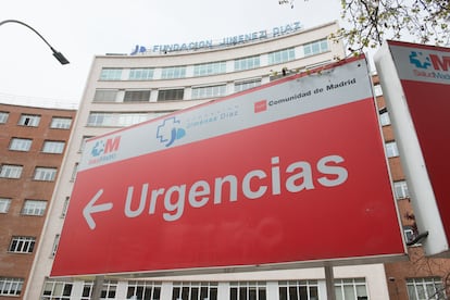 Cartel indicativo de Urgencias perteneciente al Hospital Universitario Fundación Jiménez Díaz.