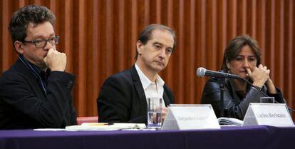 Alejandro Valencia, Carlos Beristain y Ángela Buitrago, del GIEI.