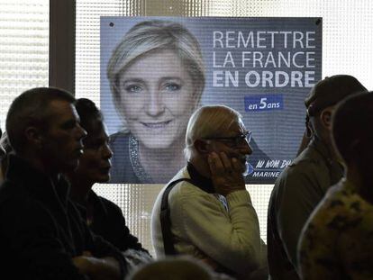 Simpatizantes de Marine Le Pen en un acto de campa&ntilde;a.