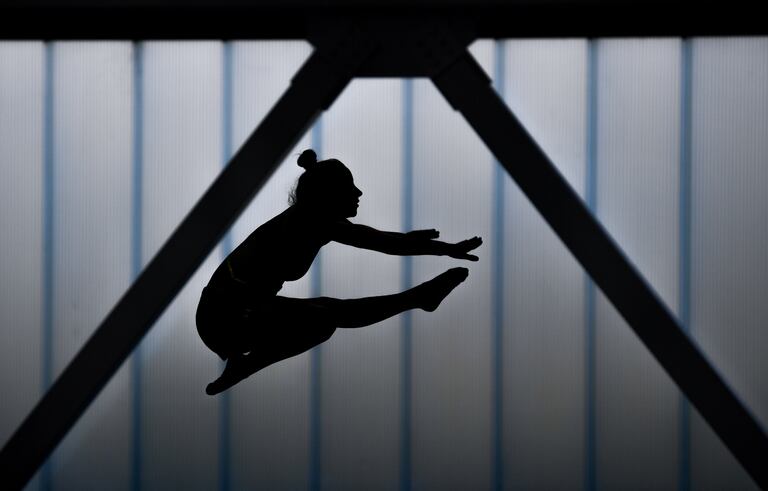 Una gimnasta irlandesa en el centro de entrenamiento de Dublin el pasado mes de junio.
