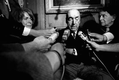 El poeta Pablo Neruda, el 21 d'octubre de 1971 a París després que s'anunciés el seu Nobel de Literatura.