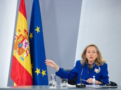 La vicepresidenta primera y ministra de Asuntos Económicos, Nadia Calviño, este martes en Madrid durante la rueda de prensa posterior al Consejo de Ministros.