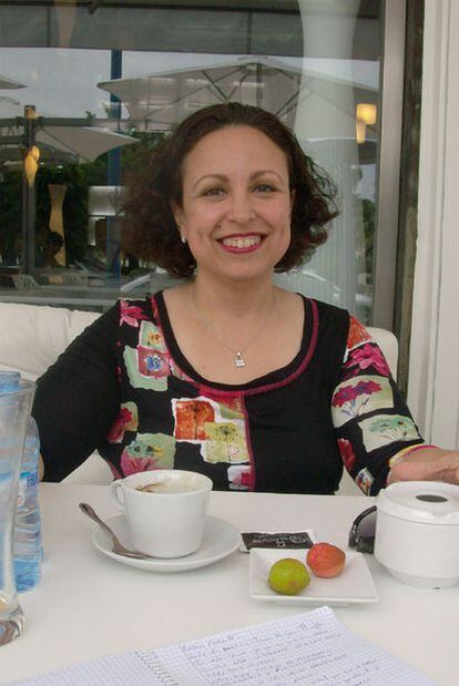 La sexóloga Amal Chabach, el 3 de julio  en una terraza de Casablanca.