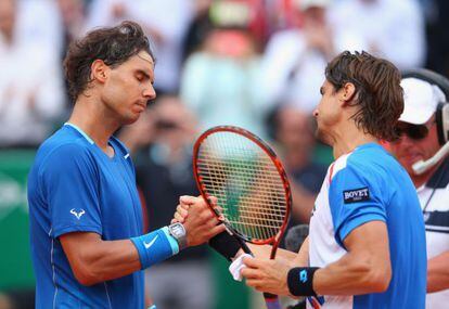 Nadal felicita a Ferrer al acabar el encuentro.