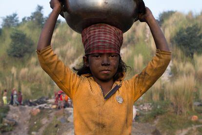 La fundación local Srijan ha identificado un millar de familias involucradas en la industria ilegal del carbón sólo en Kuju, localidad de Jharkhand.