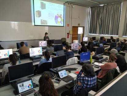 Una de las clases del máster Economía Circular: Aplicación a la Empresa impartido en la Universidad del País Vasco. ITXASO TRABUDUA