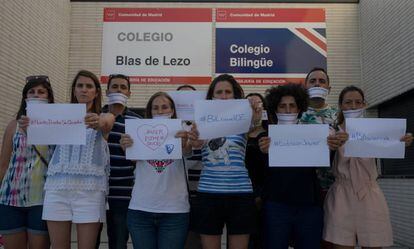 Protesta de los padres de los alumnos del Colegio Blas de Lezo por el cambio de directiva.