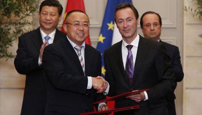 Fabrice Bregier, CEO de Airbus, y Li Hai, presidente de CASC.