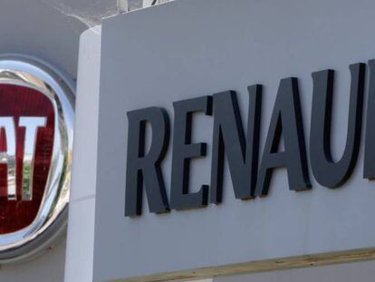 Logotipos de Fiat y Renault, en la ciudad francesa de Niza.