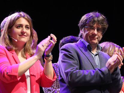 Marta Pascal i Carles Puigdemont en un acte del PDeCAT.