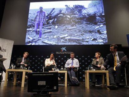 De izquierda a derecha, Andrea Rizzi, Andrey Makarychev,  Kadri Liik, Andrew Wilson, Carmen Claud&iacute;n y Francisco de Borja Lasheras.