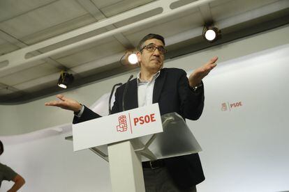 Patxi López interviene para valorar los resultados de las elecciones primarias del PSOE en las que ha obtenido un 10% de los votos.