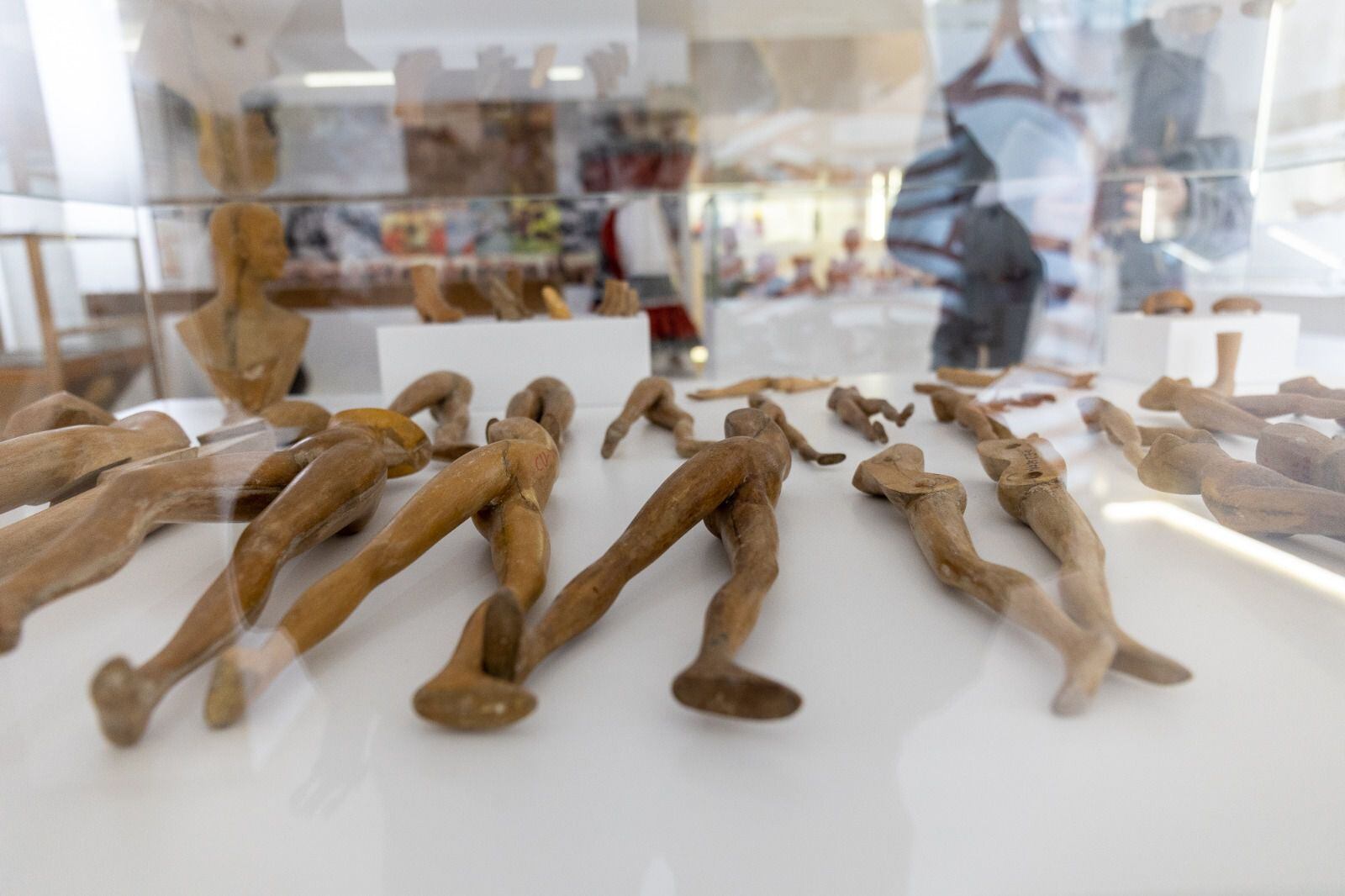 Moldes de madera de los que se extraían luego los cuerpos de las muñecas Marín.