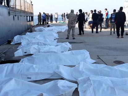 V&iacute;ctimas de los dos naufragios ante las costas libias, el pasado noviembre en Tr&iacute;poli. 