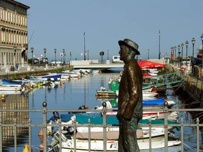 La estatua de James Joyce en el Ponte Rosso de Trieste.