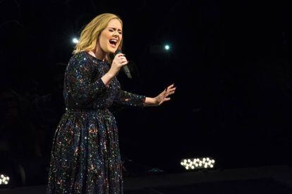 Adele durante el concierto que ofreció en Lisboa este sábado 21 de mayo.