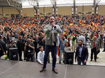 El candidato de Vox, Santiago Abascal, en un mitin en Alicante.