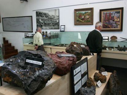 Una sala del Museo de la MInería, en Gallarta, donde se exponen fragmentos de mineral de hierro.