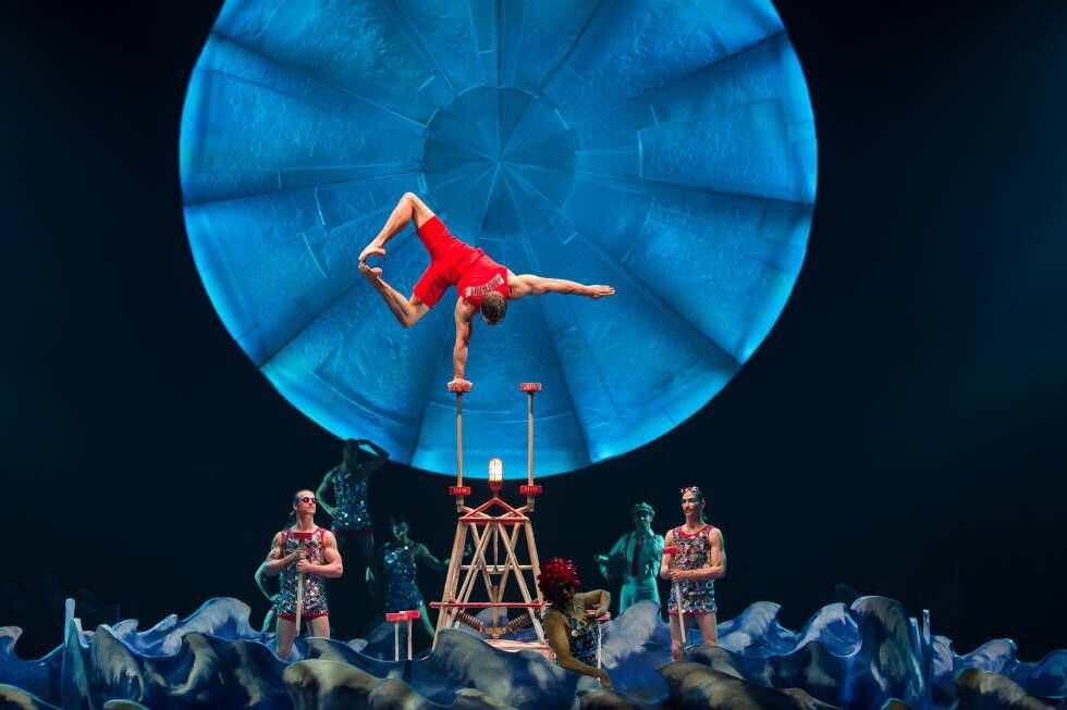 Acrobacia sobre las olas en 'Luzia', el nuevo espectáculo de Cirque du Soleil.