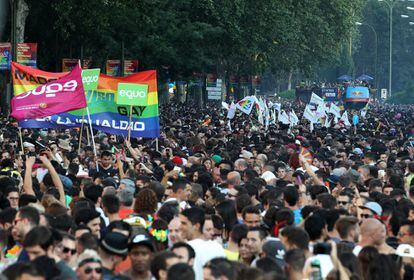 Vista de la multitud de personas que han acudido a la llamada del día del Orgullo Gay en Madrid