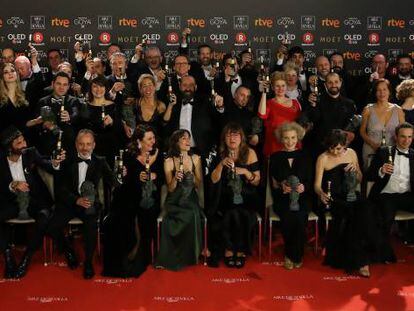 Los galardonados posan para la fotografía de familia.