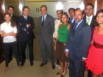 Equipo directivo de Eolia Renovables con  Miguel Solís, tercero a la izquierda y  Jorge Mataix, con barba, vicepresidente de Nmás1.