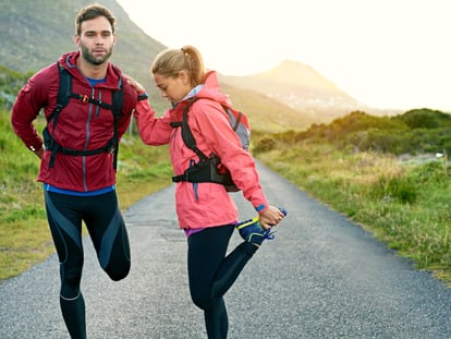 Una selección de chaquetas de running impermeables para él y ella disponibles en Amazon.