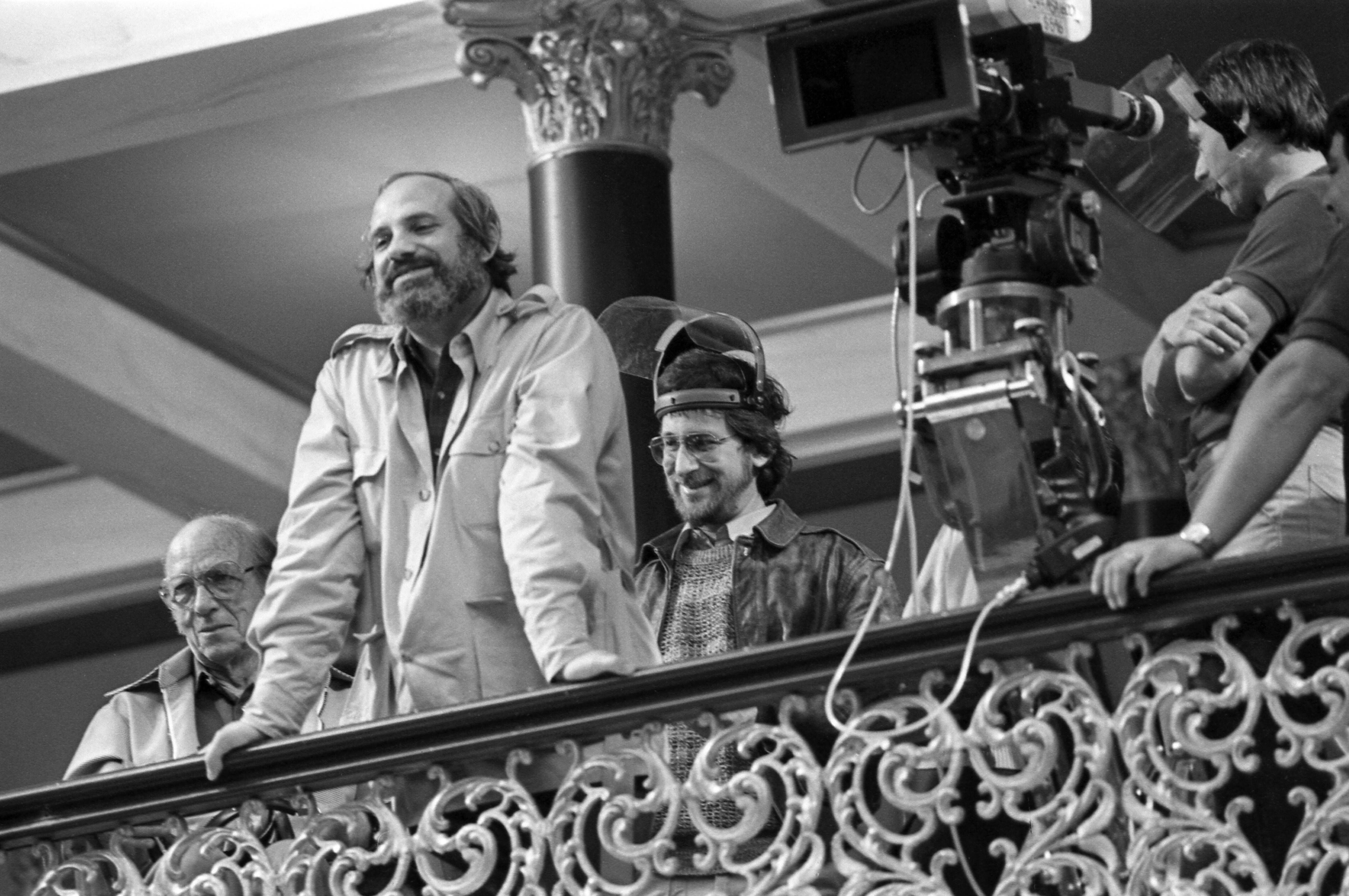 Brian De Palma y Steven Spielberg durante el rodaje de 'Scarface' (1983).