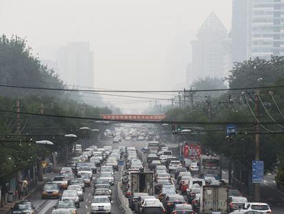 Contaminación en una avenida de Pekín, en julio de 2015.